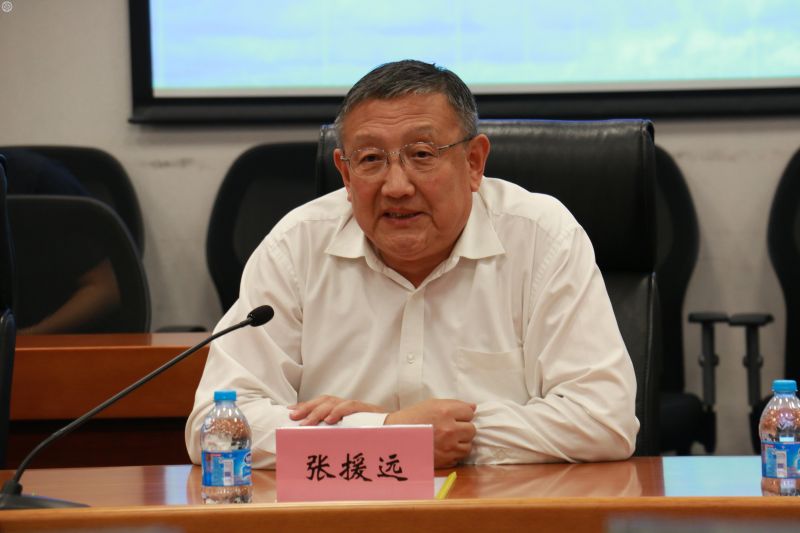 圖二:中國前駐比利時大使張援遠先生與學生們交流座談