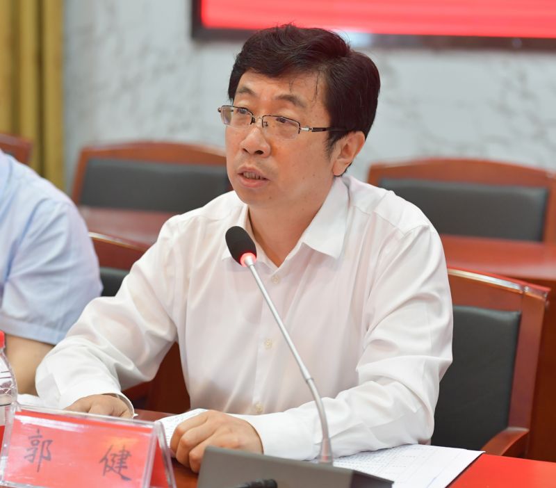 校黨委書(shū)記郭健講話。 (1)